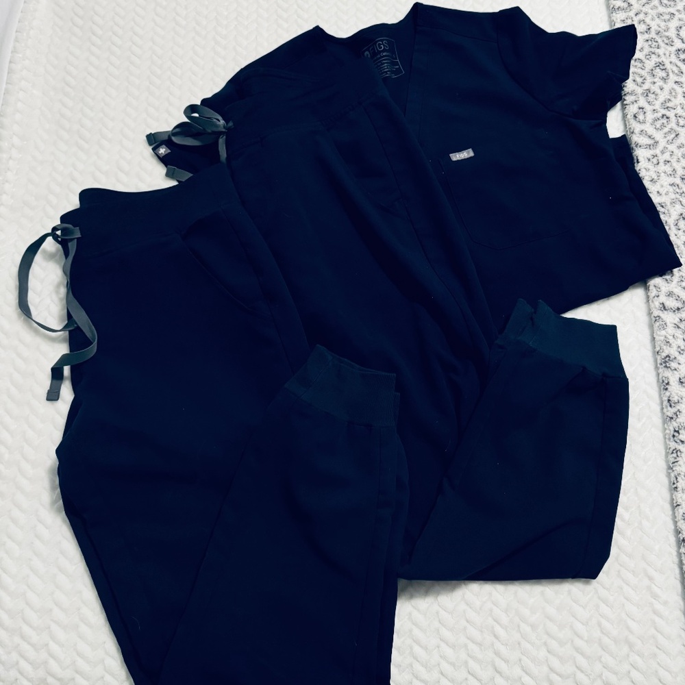 SOLD - Figs 3-piece Scrub Set